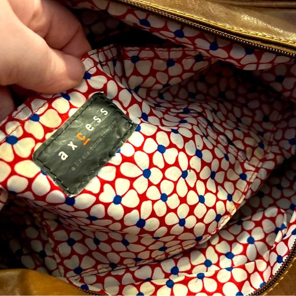 GUC- Axcess By Liz Claiborne Brown Shoulder Bag - Picture 3 of 9